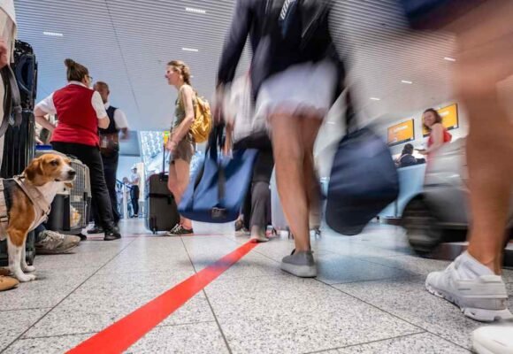 EU border checks double queues at major airports